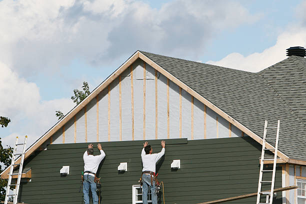 Professional Siding Installation technician working in Franklin Park, NJ